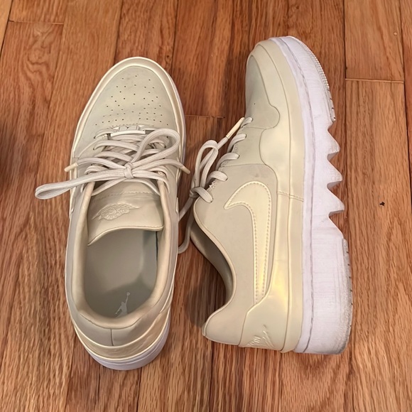 Nikes - Picture 3 of 6